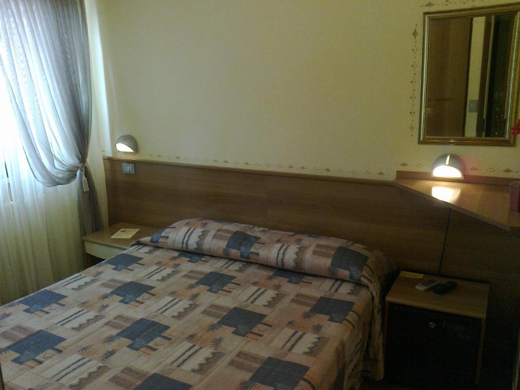 Hotel Belvedere Σιρμιόνε Δωμάτιο φωτογραφία